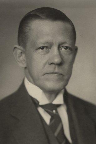 Svartvitt porträttfoto på Allvar Gullstrand