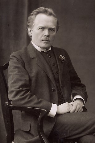 Black and white portrait photo of Nathan Söderblom