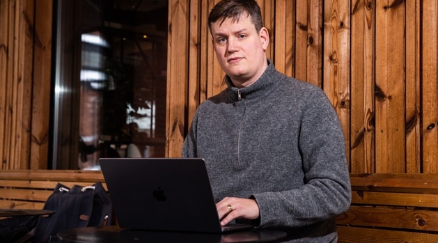 Måns Magnusson är forskare på statistiska institutionen vid Uppsala universitet. År 2016 var han med och grundade den datadrivna nyhetsbyrån Newsworthy. 