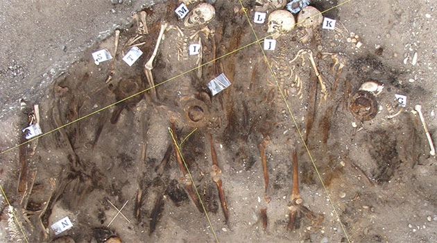 I graven som kallas Salme II låg skeletten i fyra lager på en yta om 3 x 4 m. Hela båten var 17,5 meter lång och 3 meter bred.