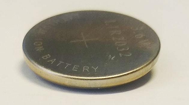The new battery looks like a standard button cell battery but on the inside, it consists of organic materials and is based on protons rather than lithium ions.
