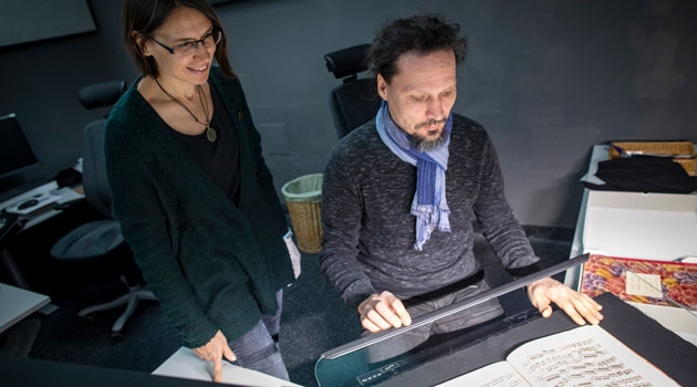 Kia Hedell, music librarian, and photographer Magnus Hjalmarsson scans a folder from the 18th century with the notes to Vivaldi’s Spring.
