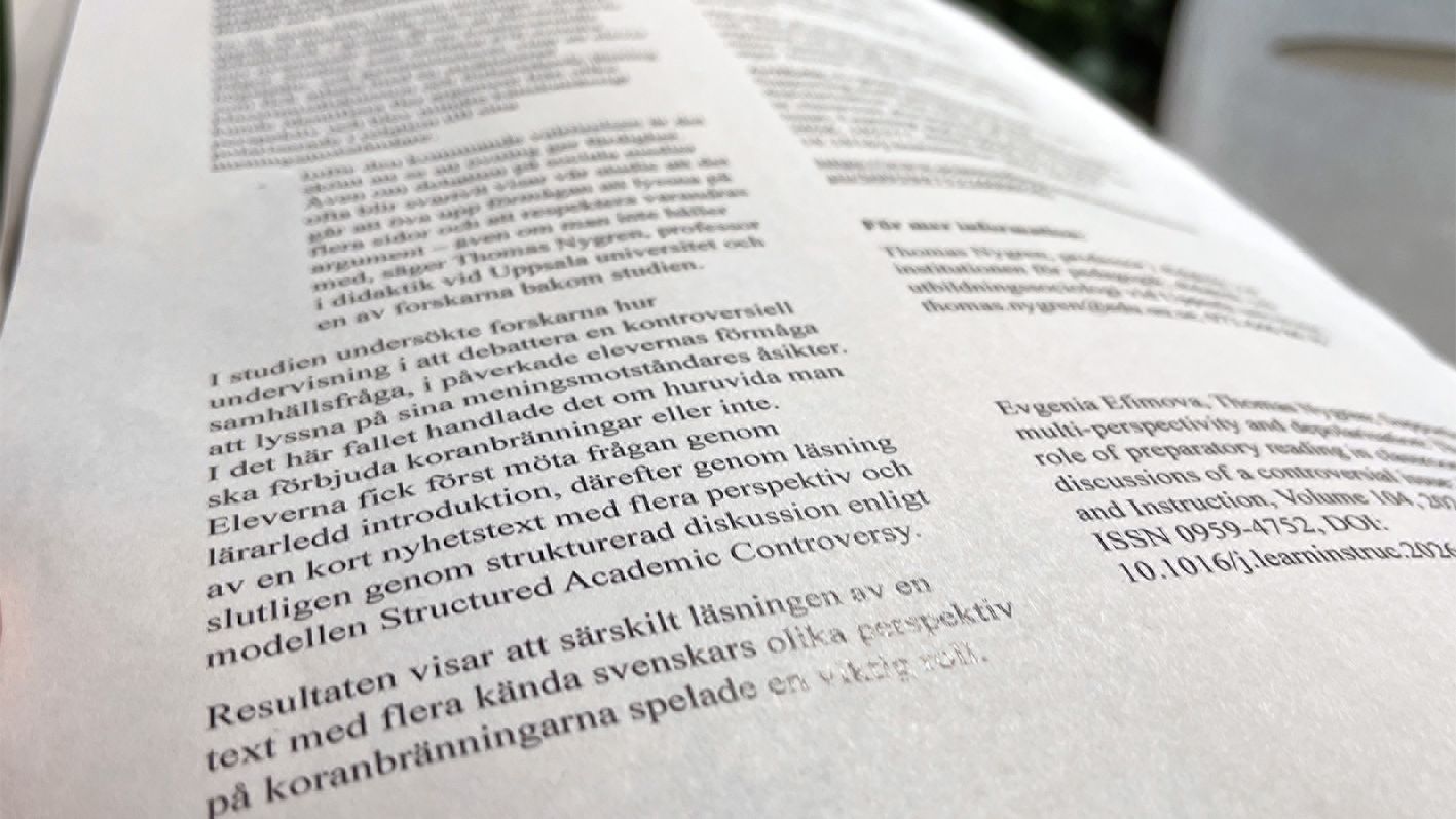 Att elever får läsa och öva på att identifiera argument ökar förståelsen för varandra och minskar känslomässig polarisering.