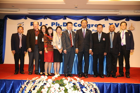 Professor Reutrakul at the opening of the 16:th Royal Golden Jubilee PhD Program Congress in June 2015, together with the Minister of Science and Technology (fourth from the left).
