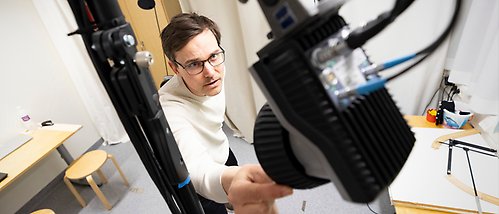 Terje Falck Ytter touching a camera in the Baby Lab.  