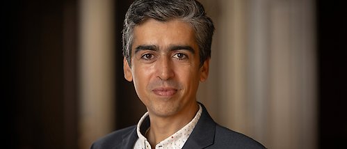 porträtt av Reza Younesi