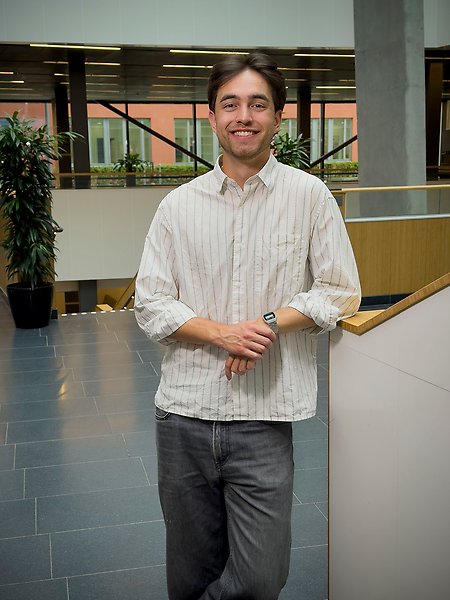Alexander is standing inside Building 10 at the Ångström Laboratory.