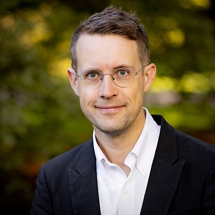 Portrait photo of Erik Berg