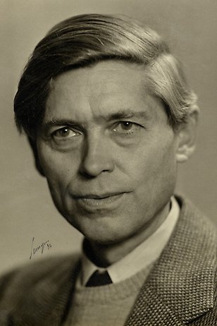 Black and white portrait photo of The Svedberg