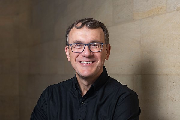 Portrait photo of Peter Visscher.