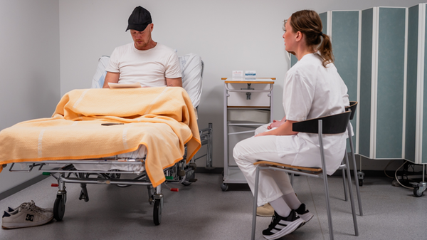 En övning för sjuksköterskestudenter i att ställa frågor med en fiktiv patient.