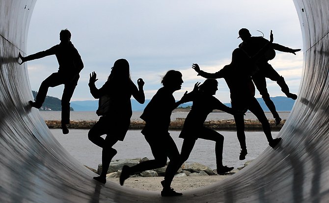 people in the circle