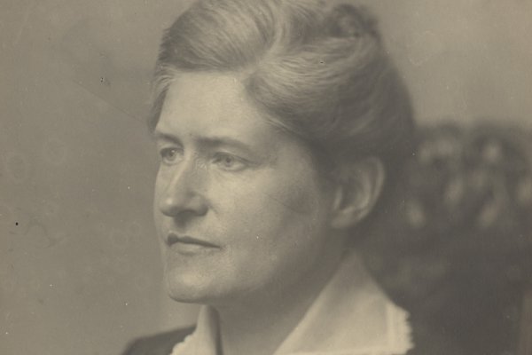 Black and white photo of Lydia Wahlström