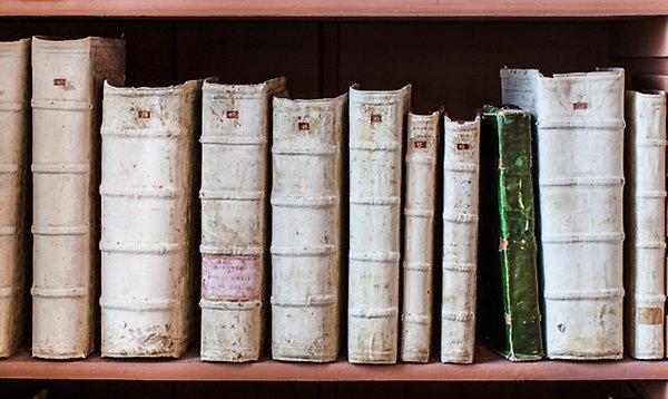 Äldre böcker i bibliotekets samlingar