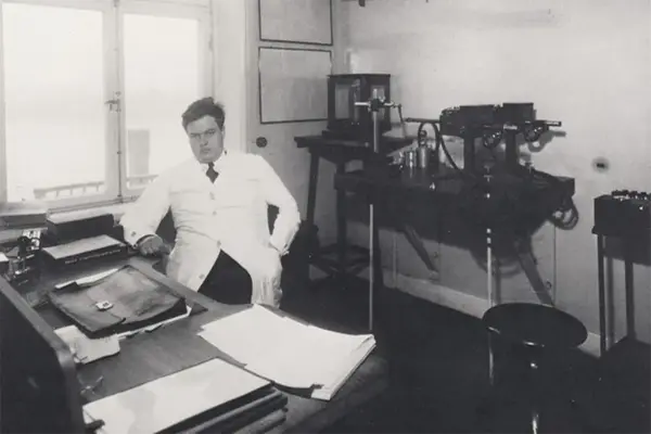Rolf Sievert i sitt arbetsrum i Radiumhemmet 1925.