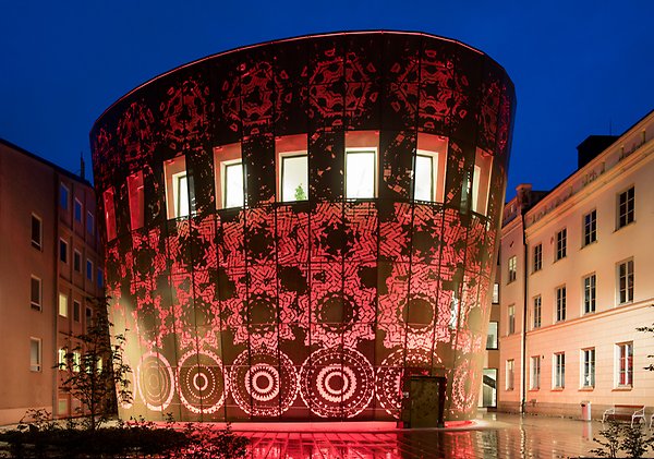 Humanistiska teatern i kvällsljus