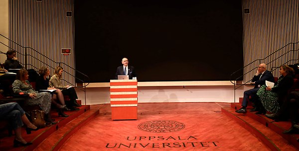 Jan Eliasson talar i Humanistiska teatern.