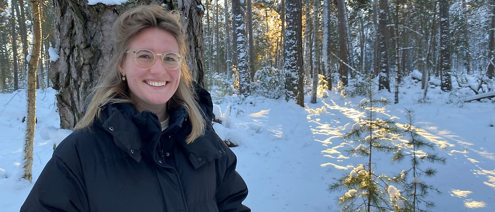 portrait of Sara Florisson in a winter forest