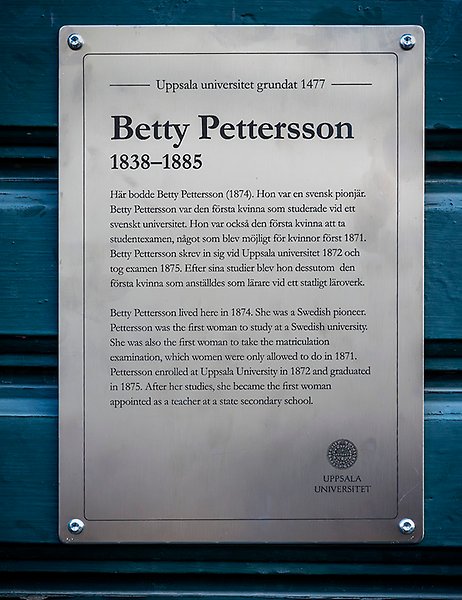 Minnesskylt över Betty Pettersson.
